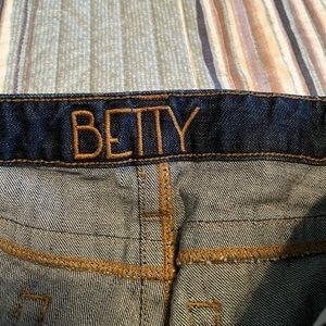 Betty Size 12/32 New